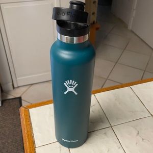 Hydro Flask 24 oz Water Bottle